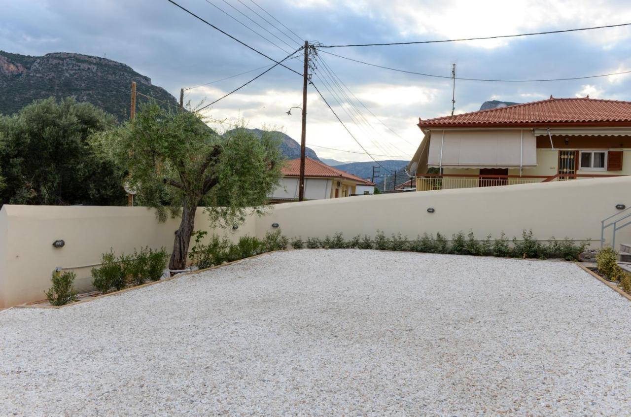 Kraka Apartments Leonídion エクステリア 写真